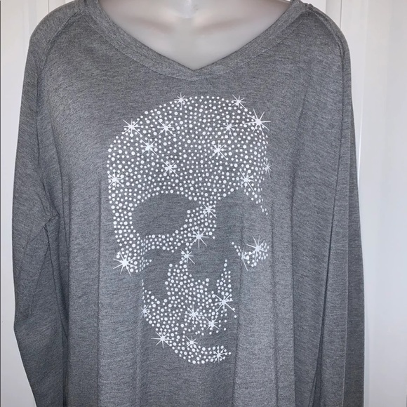 Skull V-Neck Long Sleeve Tee - Picture 3 of 5